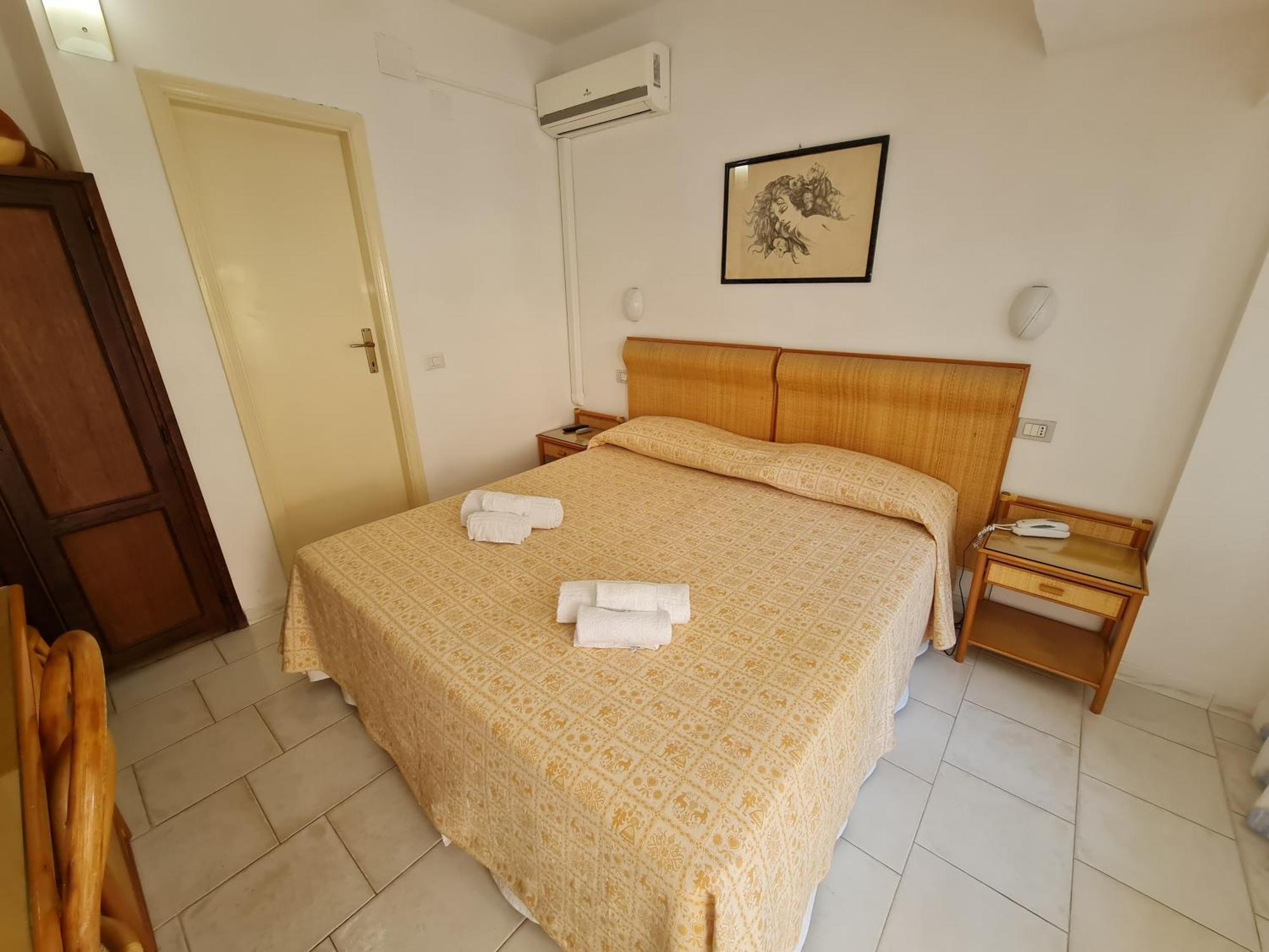 Le Roccette Mare Beach Hotel & Restaurant Тропея Экстерьер фото